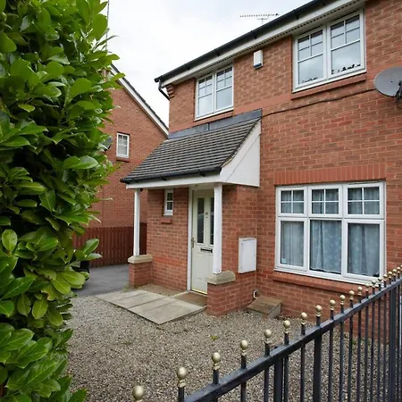 Stylish Home With Self Check-In, Free Parking, Garden, Wifi And Netflix Just 7Mins From Leeds