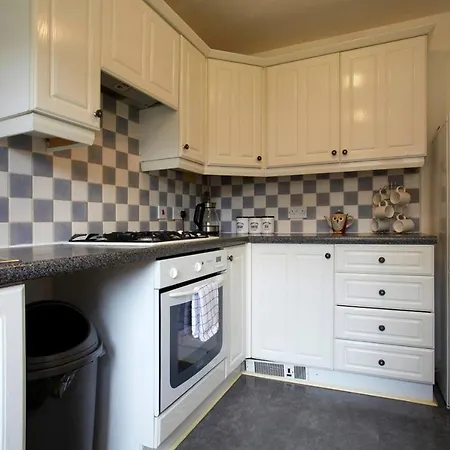 Stylish Home With Self Check-In, Free Parking, Garden, Wifi And Netflix Just 7Mins From Leeds Holiday home Leeds (West Yorkshire)
