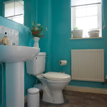 Holiday home Stylish Home With Self Check-In, Free Parking, Garden, Wifi And Netflix Just 7Mins From Leeds Leeds (West Yorkshire)