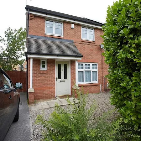 Stylish Home With Self Check-In, Free Parking, Garden, Wifi And Netflix Just 7Mins From Leeds Leeds (West Yorkshire)