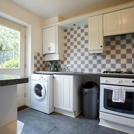 Holiday home Stylish Home With Self Check-In, Free Parking, Garden, Wifi And Netflix Just 7Mins From Leeds *