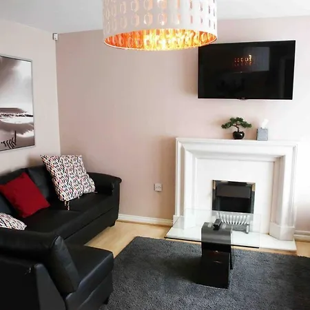 Stylish Home With Self Check-In, Free Parking, Garden, Wifi And Netflix Just 7Mins From Leeds *