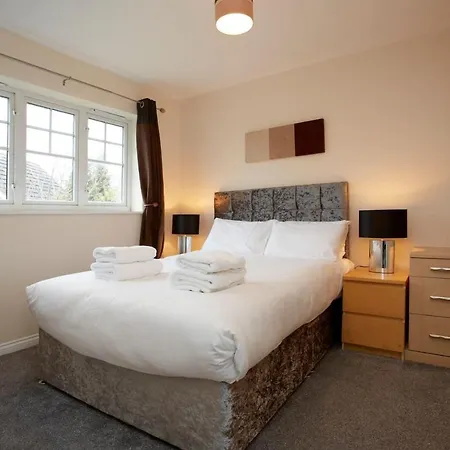 Holiday home Stylish Home With Self Check-In, Free Parking, Garden, Wifi And Netflix Just 7Mins From Leeds Leeds (West Yorkshire)