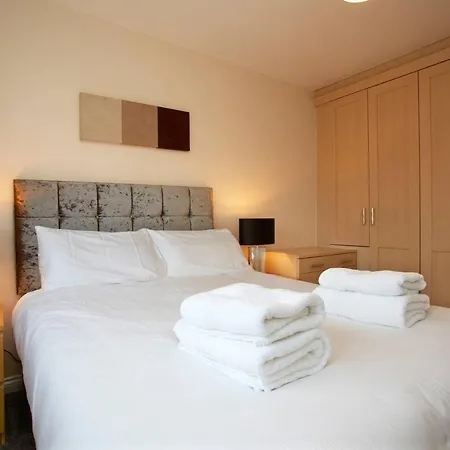 Stylish Home With Self Check-In, Free Parking, Garden, Wifi And Netflix Just 7Mins From Leeds * Leeds (West Yorkshire)