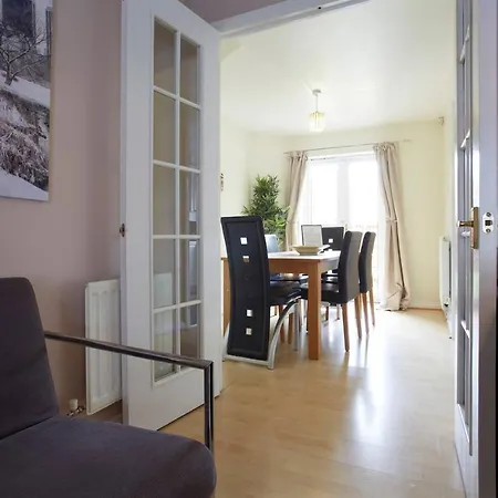 Stylish Home With Self Check-In, Free Parking, Garden, Wifi And Netflix Just 7Mins From Leeds Leeds (West Yorkshire)