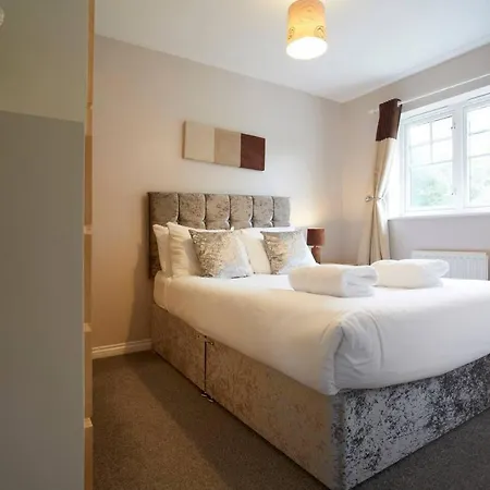 Holiday home Stylish Home With Self Check-In, Free Parking, Garden, Wifi And Netflix Just 7Mins From Leeds Leeds (West Yorkshire)