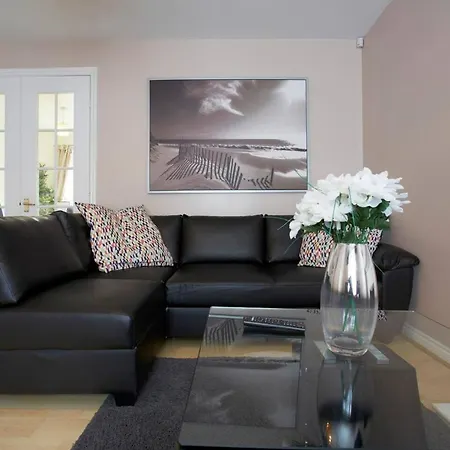 Holiday home Stylish Home With Self Check-In, Free Parking, Garden, Wifi And Netflix Just 7Mins From Leeds