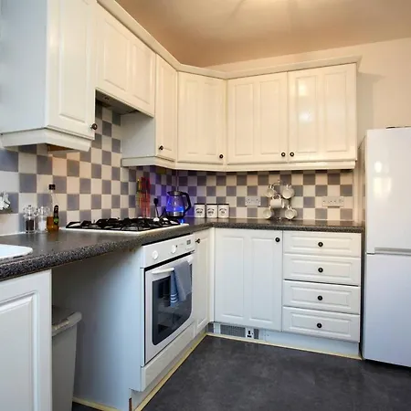 Stylish Home With Self Check-In, Free Parking, Garden, Wifi And Netflix Just 7Mins From Leeds Holiday home Leeds (West Yorkshire)