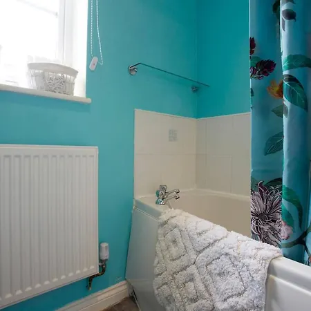 Stylish Home With Self Check-In, Free Parking, Garden, Wifi And Netflix Just 7Mins From Leeds Leeds (West Yorkshire)