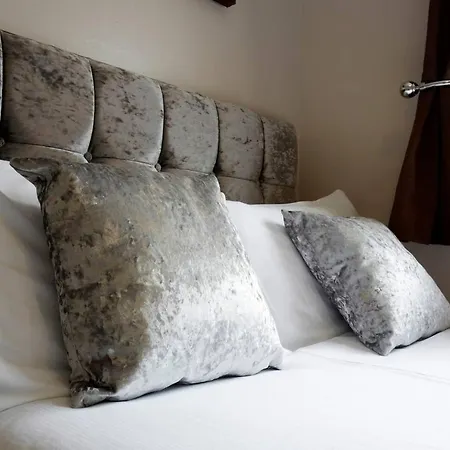 Stylish Home With Self Check-In, Free Parking, Garden, Wifi And Netflix Just 7Mins From Leeds Leeds (West Yorkshire)