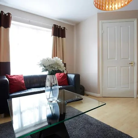 Stylish Home With Self Check-In, Free Parking, Garden, Wifi And Netflix Just 7Mins From Leeds Сasa de vacaciones Leeds (West Yorkshire)