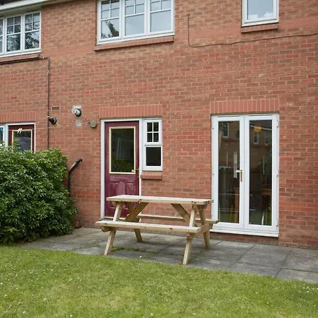 Stylish Home With Self Check-In, Free Parking, Garden, Wifi And Netflix Just 7Mins From Leeds Сasa de vacaciones Leeds (West Yorkshire)