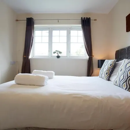 Stylish Home With Self Check-In, Free Parking, Garden, Wifi And Netflix Just 7Mins From Leeds Сasa de vacaciones