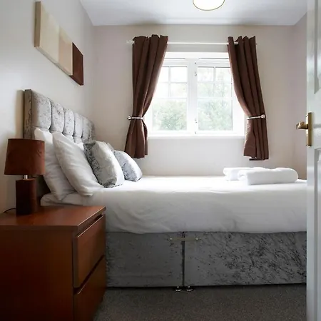 Сasa de vacaciones Stylish Home With Self Check-In, Free Parking, Garden, Wifi And Netflix Just 7Mins From Leeds *
