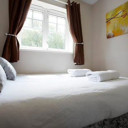 Stylish Home With Self Check-In, Free Parking, Garden, Wifi And Netflix Just 7Mins From Leeds Сasa de vacaciones Leeds (West Yorkshire)